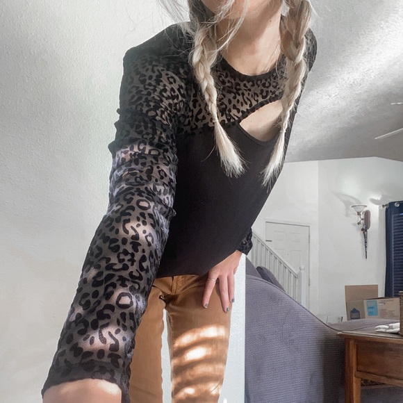 89th and Madison black cheetah print sleeves, medium - Picture 1 of 5